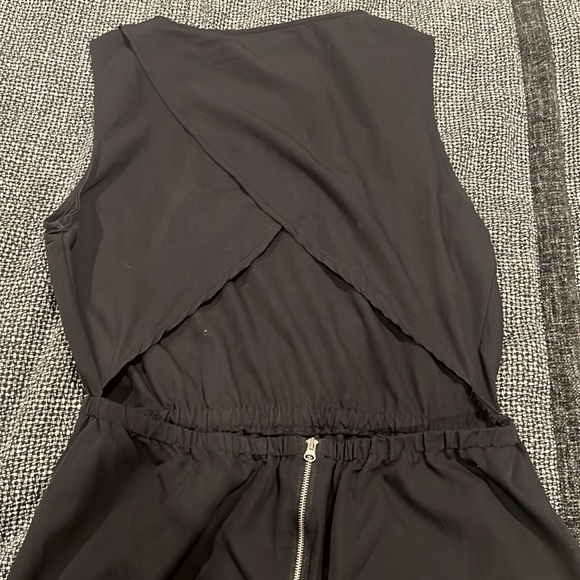 Mini Open Back Black Dress With Pockets - Picture 5 of 5
